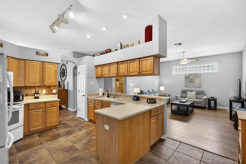 5036 Sawgrass Lake Cir, FL