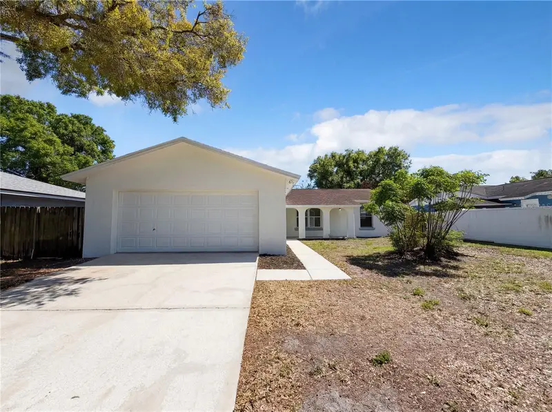 909 Winchester Ct, FL