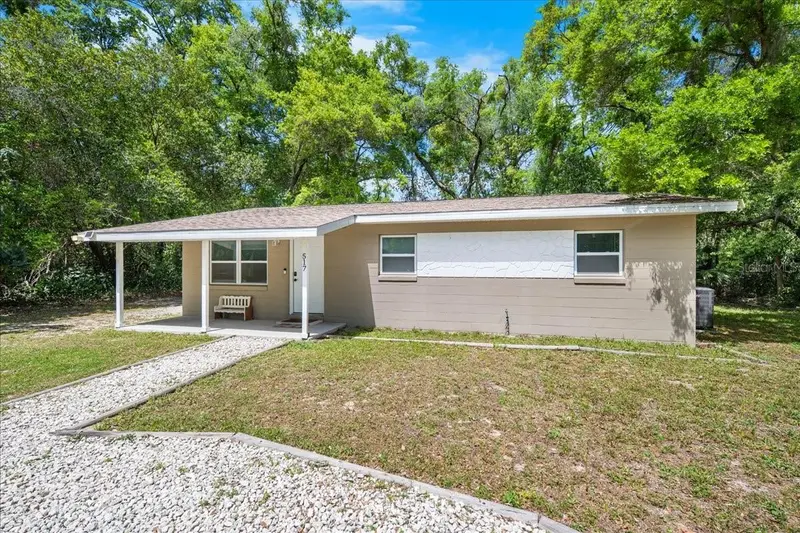 517 E Main St, FL