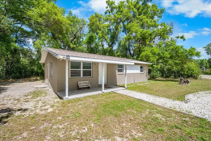 517 E Main St, FL