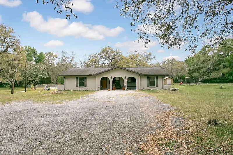 3116 E Buck, FL