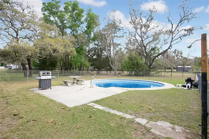 3116 E Buck, FL