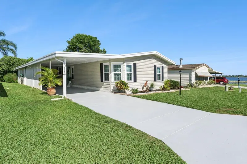 6643 Westchester Dr Ne, FL