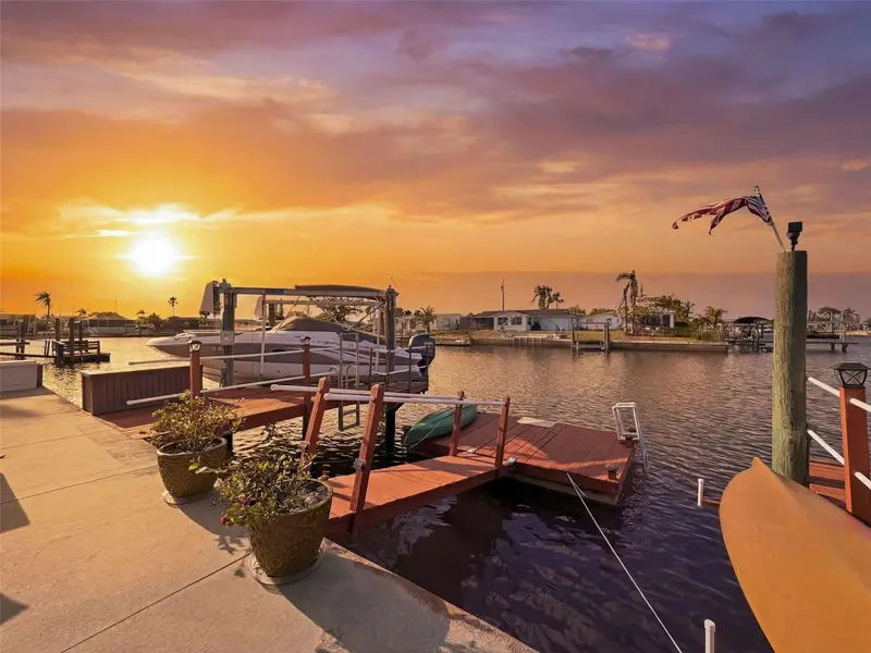 6521 Leeside Isle, FL