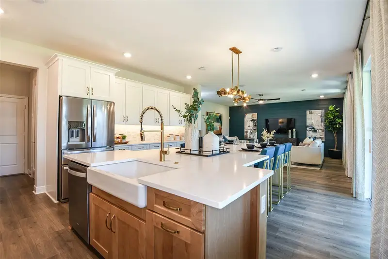 464 Veneto Cir, FL