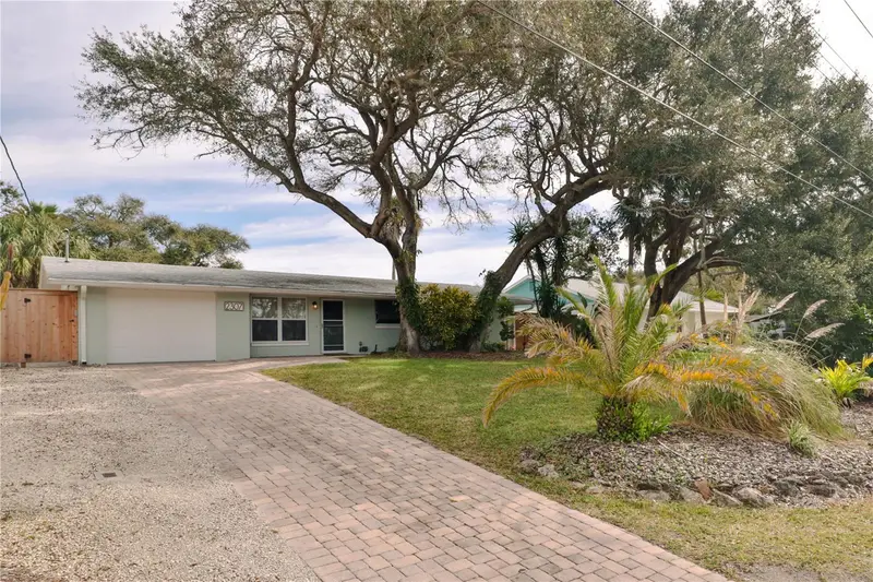 2307 Saxon Dr, FL
