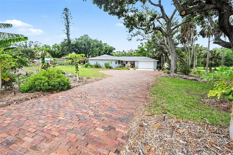 1713 14th Ave W, FL