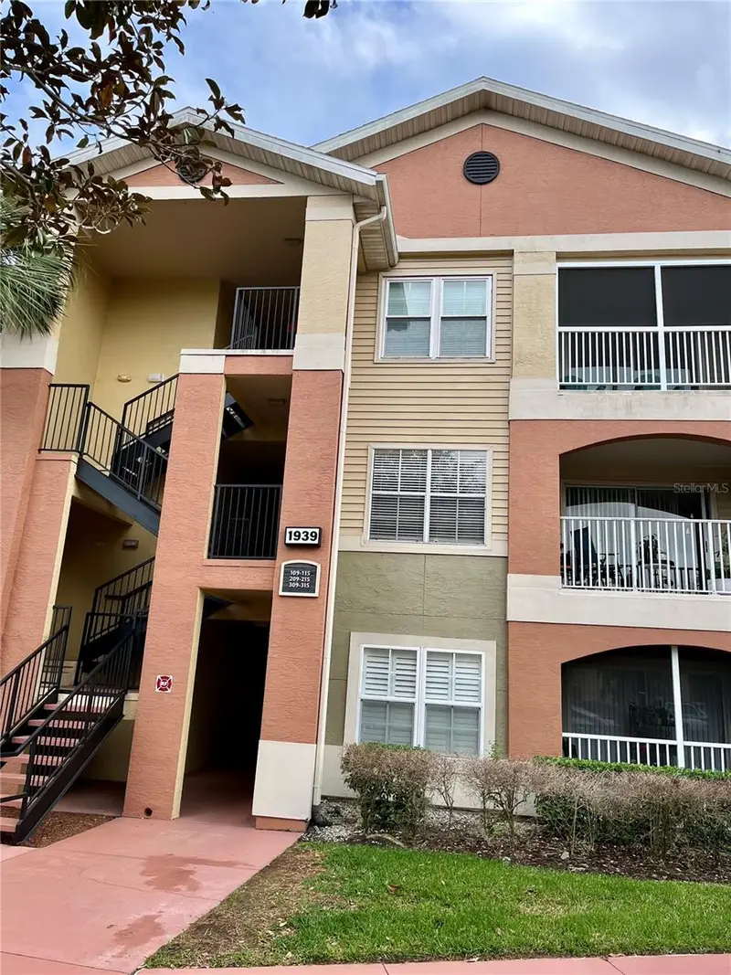 1939 Summer Club Apt Dr #315, FL