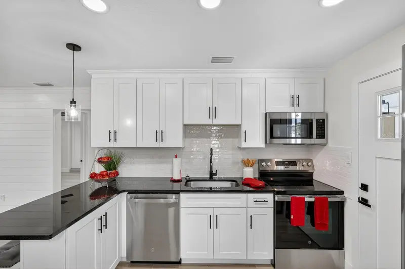 553 Calhoun St, FL