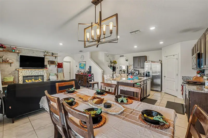 502 Autumn Stream Dr, FL