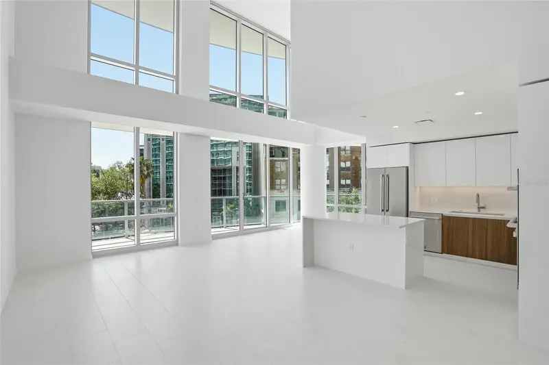 400 Central Ave #301, FL