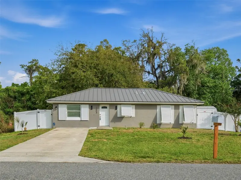 1004 W 7th St, FL