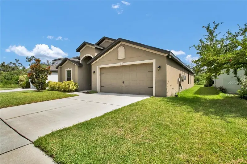 616 Chatham Walk Dr, FL