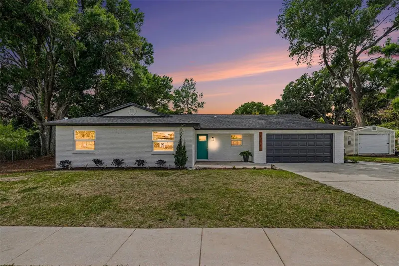 707 Queens Ct, FL