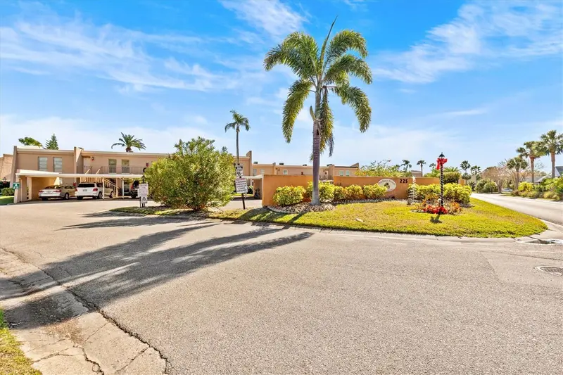 225 Country Club Dr #D238, FL