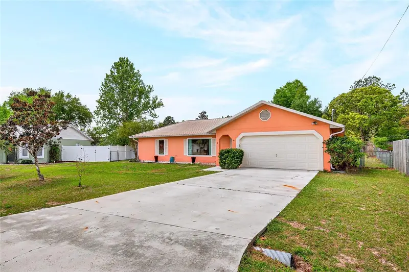 10 Almond Trce, FL