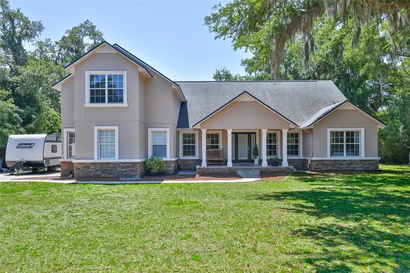 1710 Surrey Trl, FL