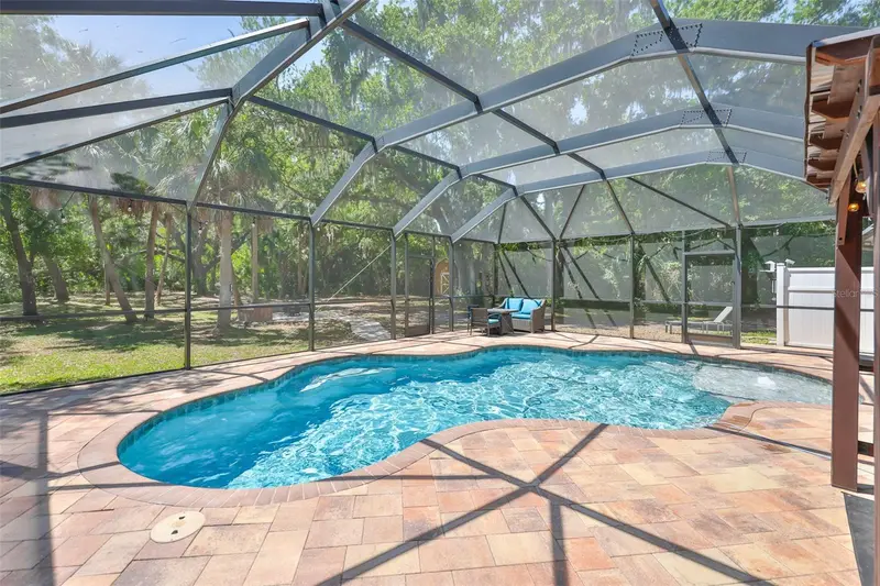 1710 Surrey Trl, FL