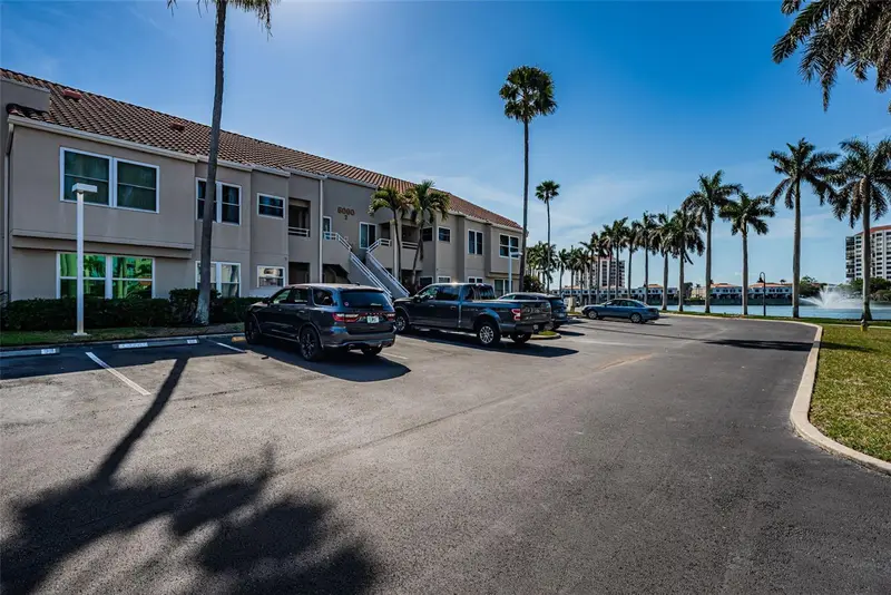 6080 Bahia Del Mar Cir #112, FL