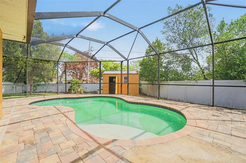 808 Chamberlain Loop, FL