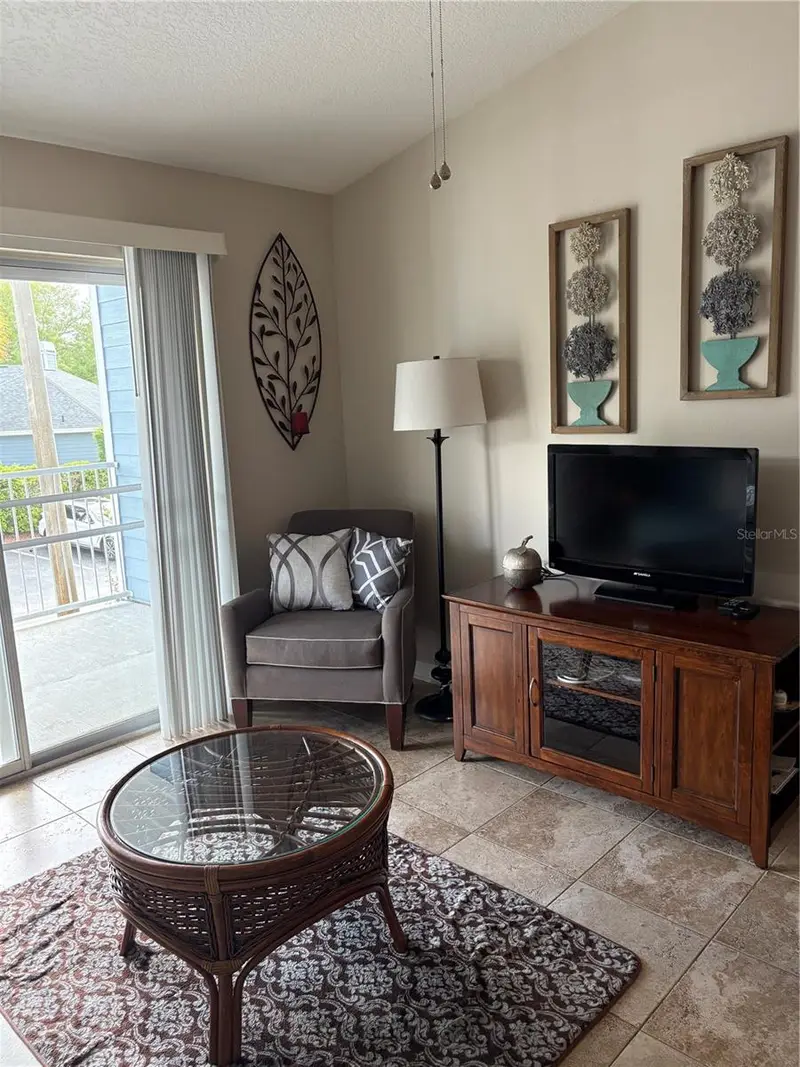 2516 Grassy Point Dr #200, FL