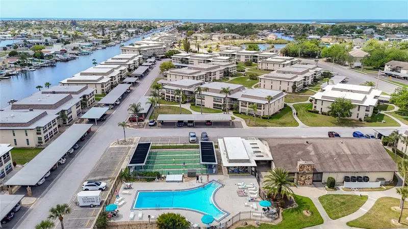 5111 Amulet Dr #105, FL