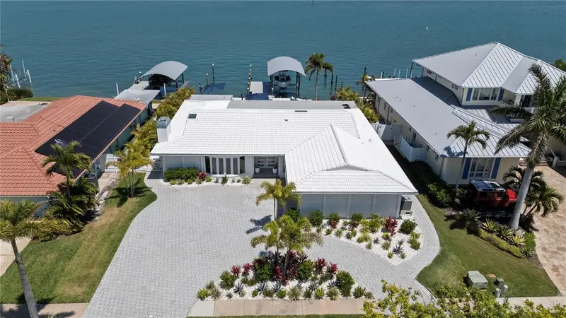 631 Harbor Is, FL