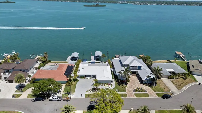 631 Harbor Is, FL