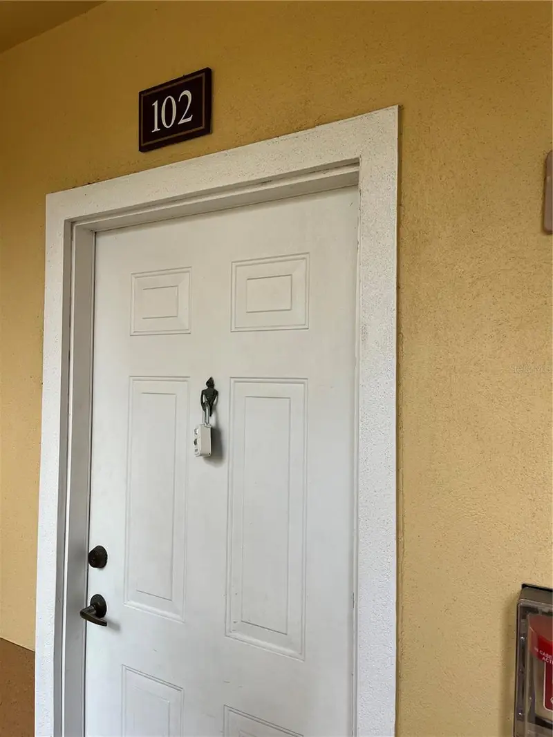 1195 Villagio Cir #102, FL