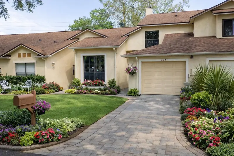 703 Swan Ln, FL