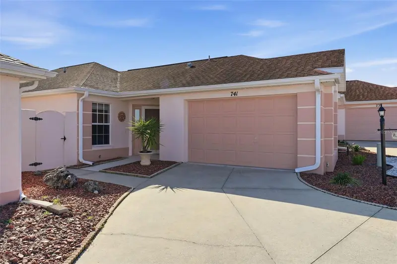741 Hernandez Dr, FL