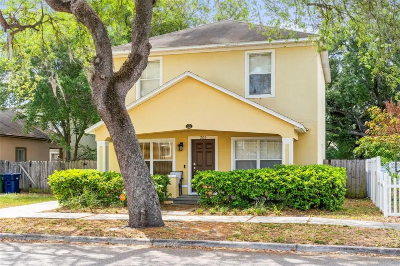 205 E Kirby St, FL