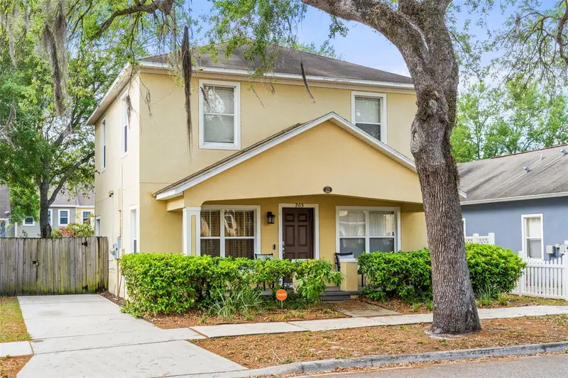 205 E Kirby St, FL