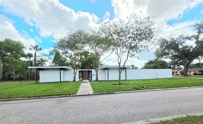 1390 S Swearingen, FL