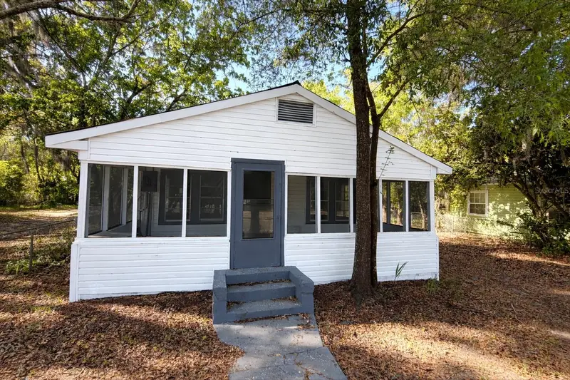 21433 Se Hawthorne Rd, FL