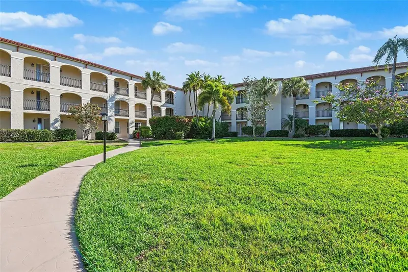 1 Colony Point Dr #A7, FL