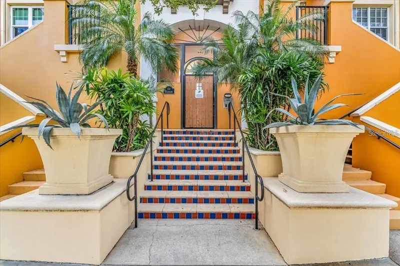 100 4th Avenue, FL