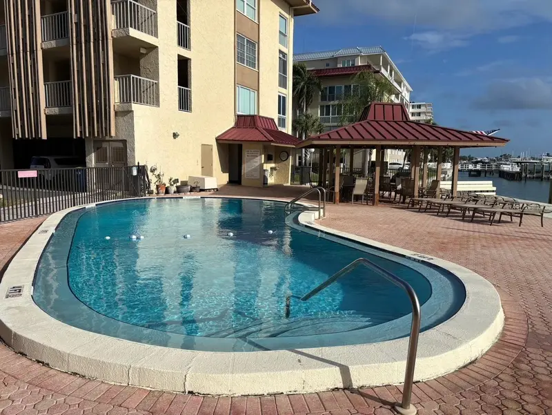 121 Island Way #331, FL
