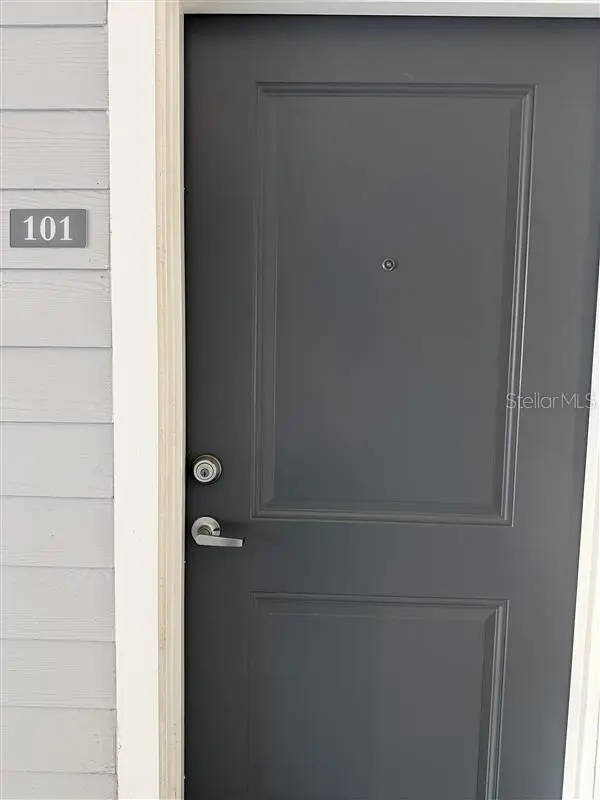 570 Academy Dr #101, FL