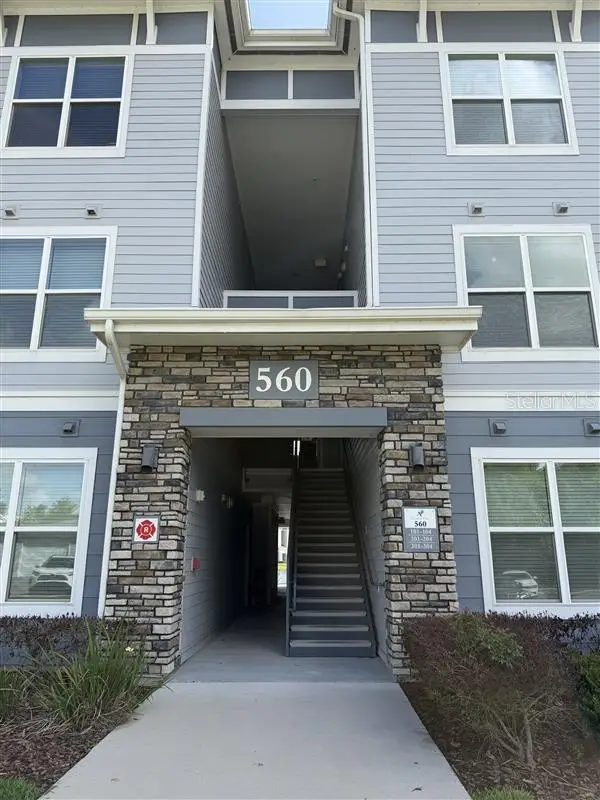 560 Academy Dr #301, FL