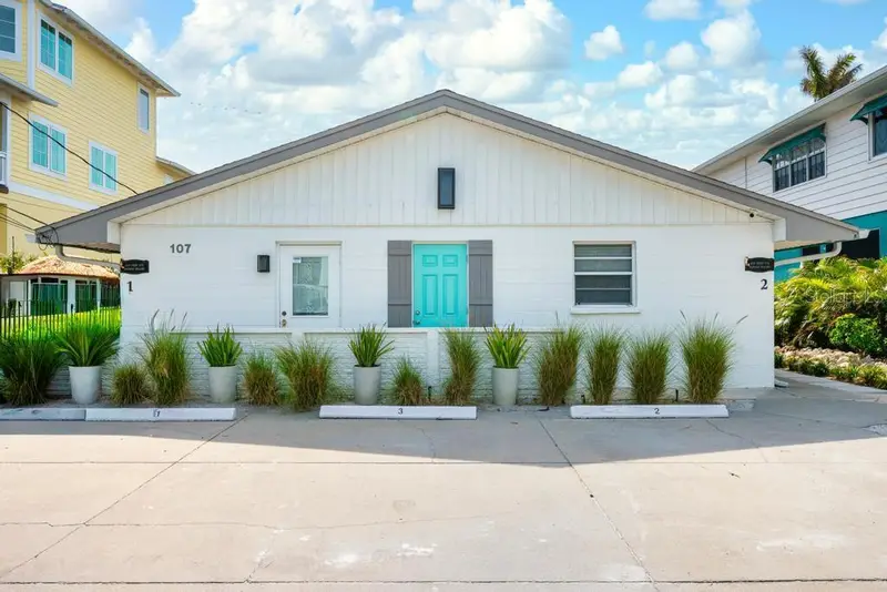 107 Pine Ave, FL