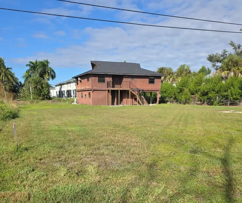 16540 Wisteria Dr, FL