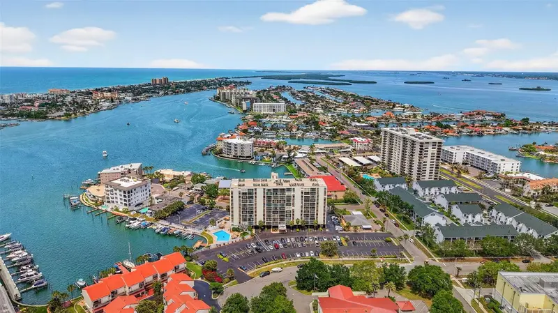 255 Dolphin Pt #211, FL