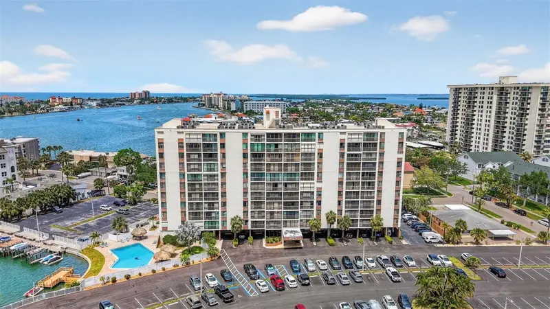 255 Dolphin Pt #211, FL