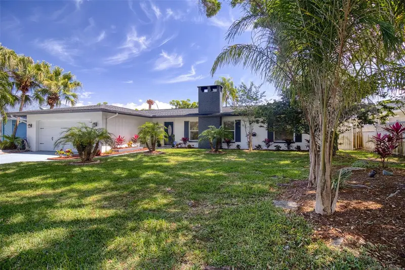 1871 Del Robles Ter, FL