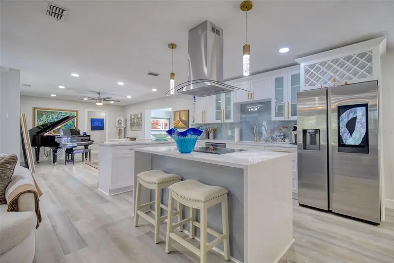 1871 Del Robles Ter, FL