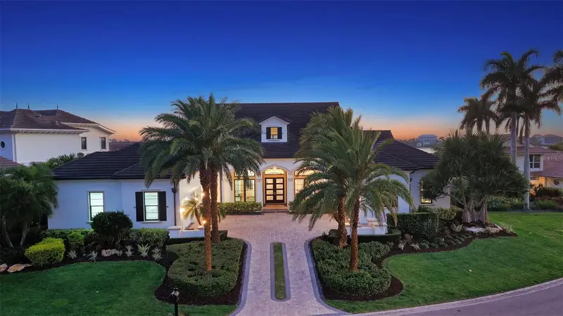 313 Lookout Point Dr, FL