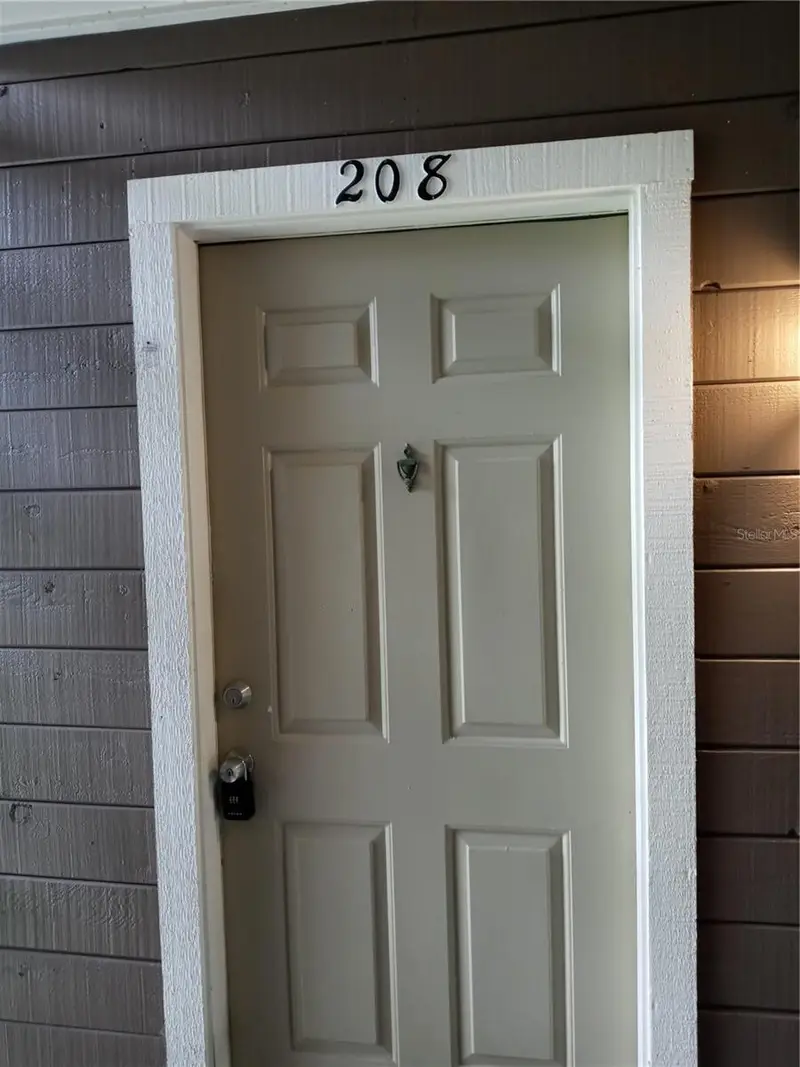 216 Afton Sq #208, FL