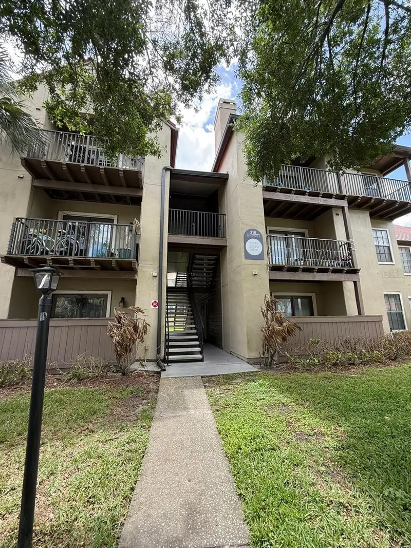 216 Afton Sq #208, FL