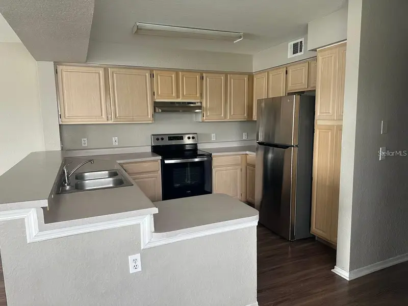 13929 Fairway Island Dr #821, FL
